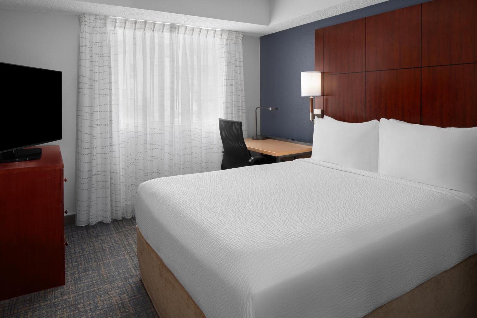 Two-Bedroom Suite,1542376711:JPEG