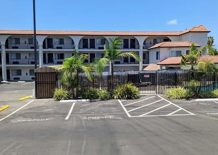 Hotels with pool Best Western Mission Bay