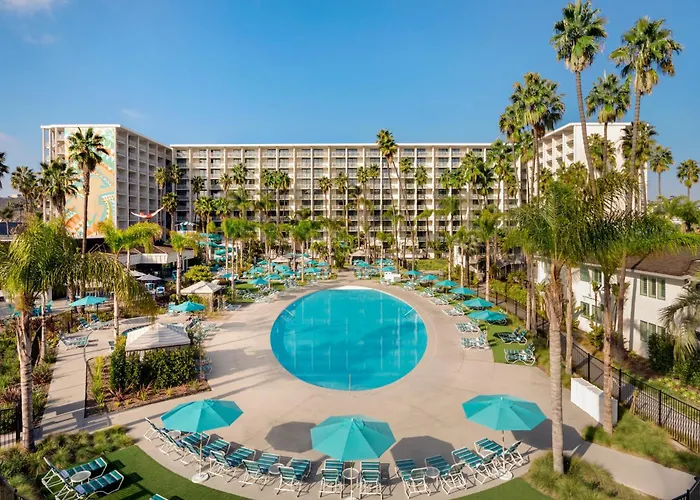 Ski hotel: Town And Country San Diego
