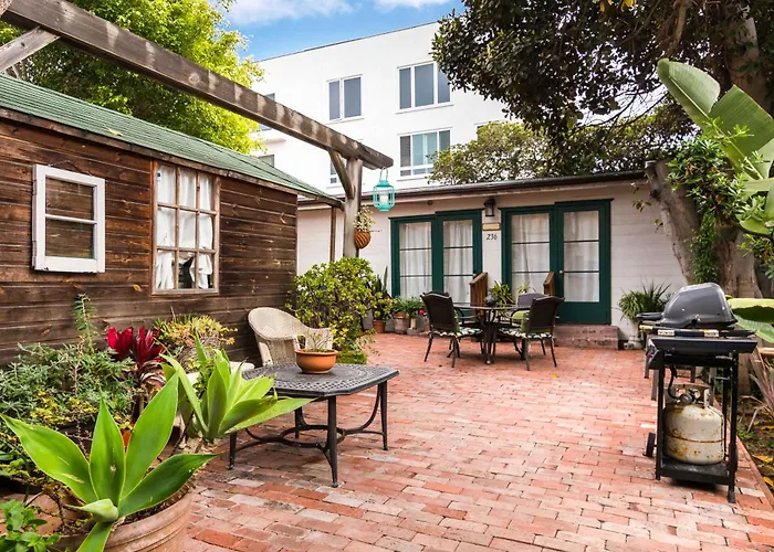 Private Villa: Redwood Hollow Cottages