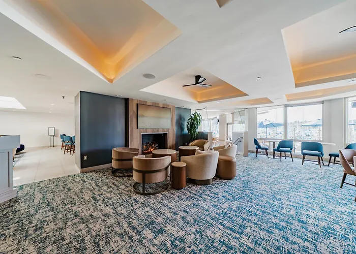 Hotel with Tennis: Bay Club Hotel And Marina