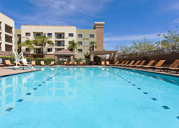 Hotel with Tennis: Courtyard By Marriott San Diego Central