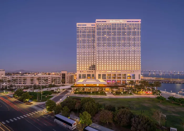 Hotel with pool: Hilton San Diego Bayfront