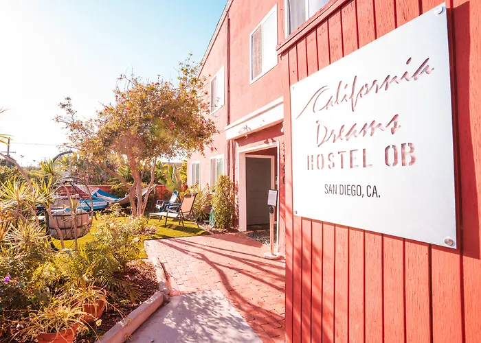 Hotel near College: California Dreams Hostel - Ocean Beach