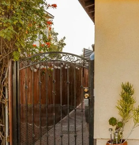 Charming Tiny Home With A Private Hot Tub